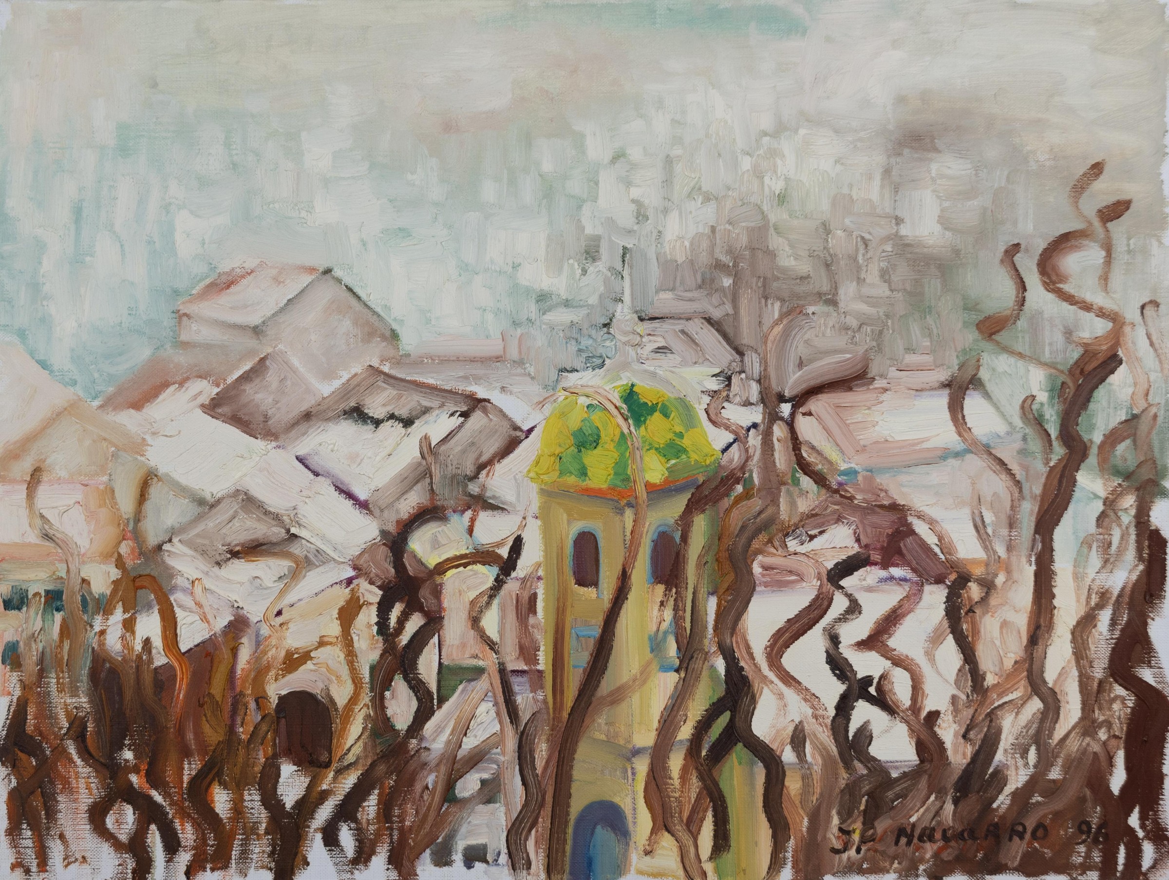 Village en hiver avec un clocher d’église coloré derrière des arbres aux branches nues