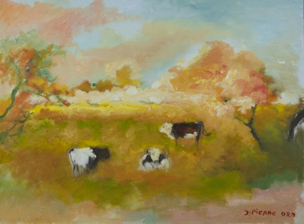 Vaches dans un pré verdoyant sous un ciel pastel avec arbres aux couleurs automnales