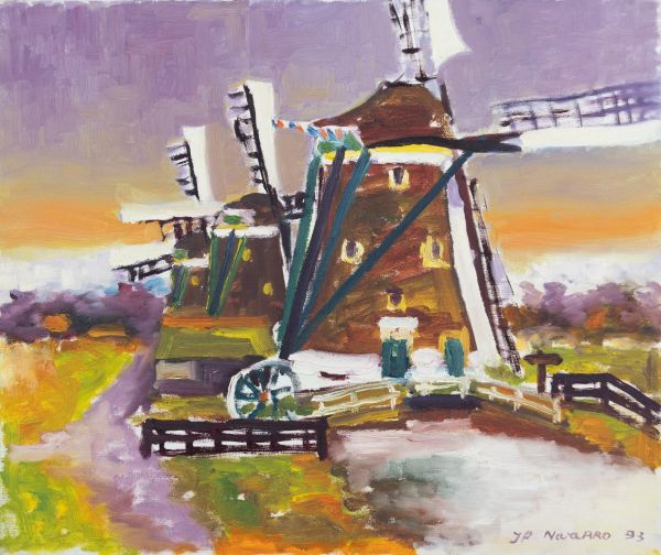 Quatre moulins à vent avec leurs ailes et une clôture au premier plan sous un ciel coloré