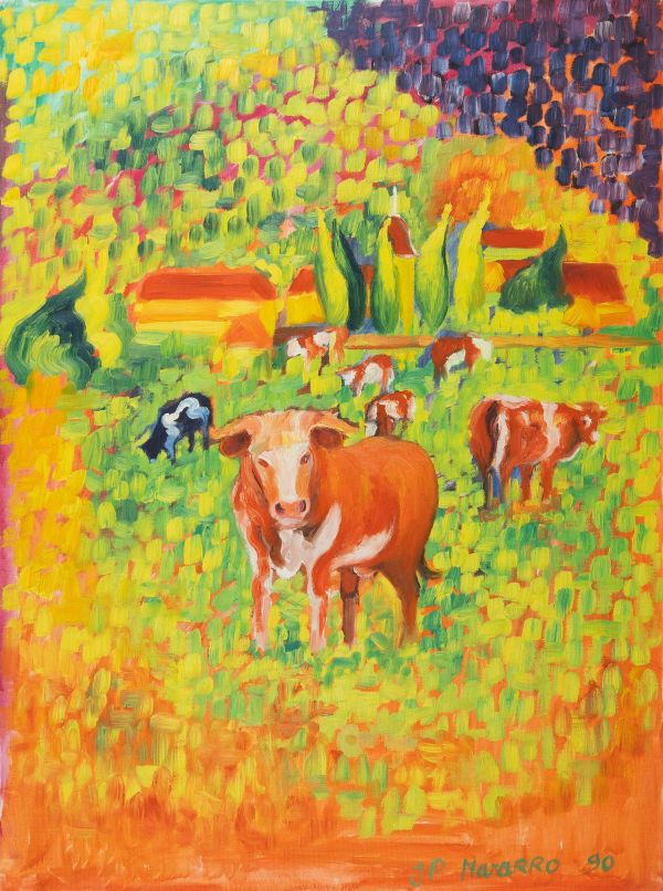 Vaches dans une prairie verte avec des bâtiments et des arbres en arrière-plan