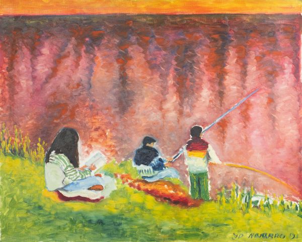 Trois personnes au bord de l’eau sur une berge herbeuse, dont une tenant une canne à pêche