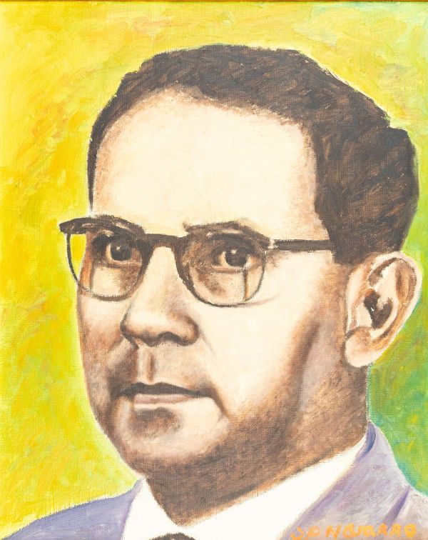 Portrait d'un homme avec lunettes et costume, expression sérieuse, regard à droite.